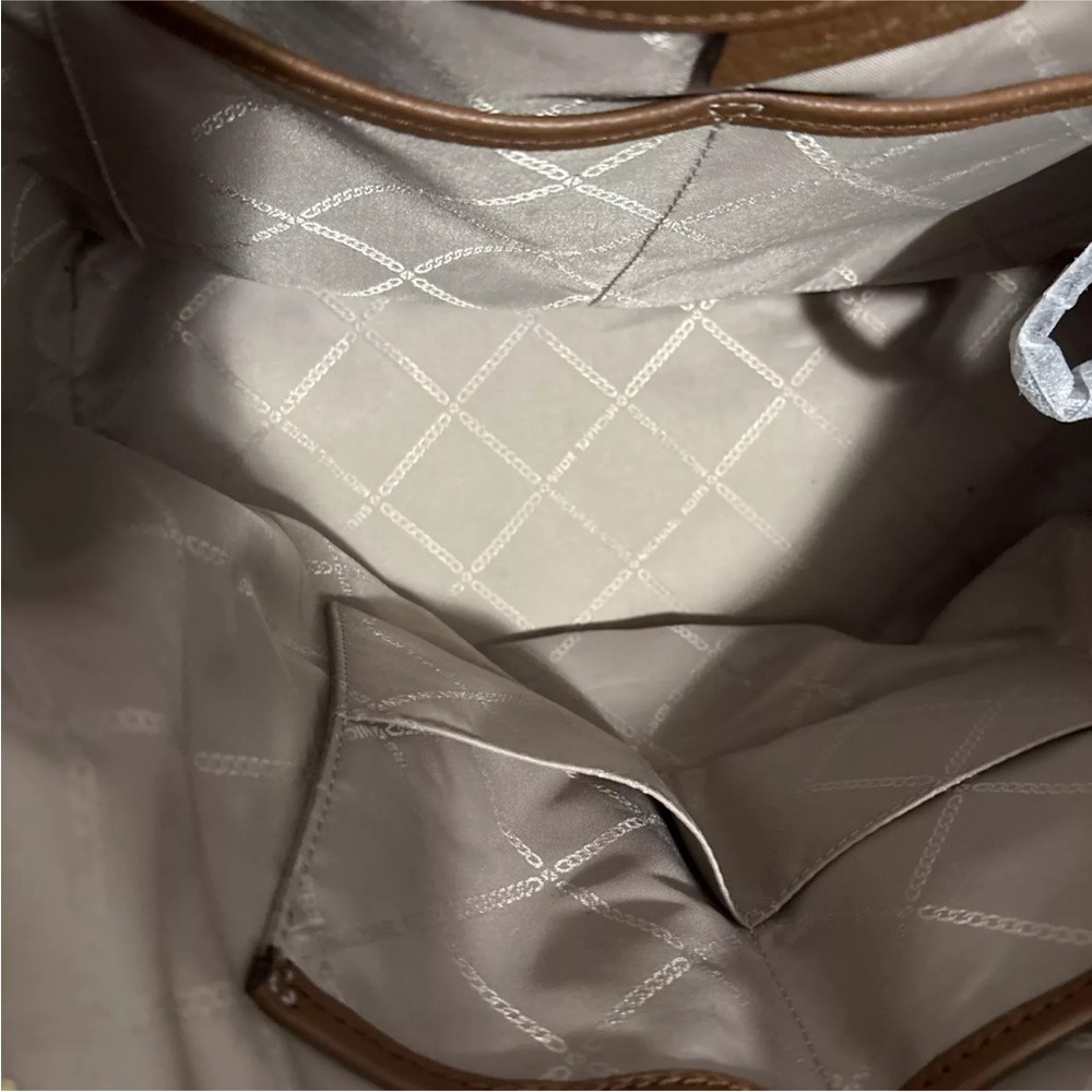 Michael Kors Aria Large Pebbled Tan Leather Tote - Picture 8 of 13